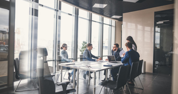 overseas-lawyer-meeting-in-office-setting