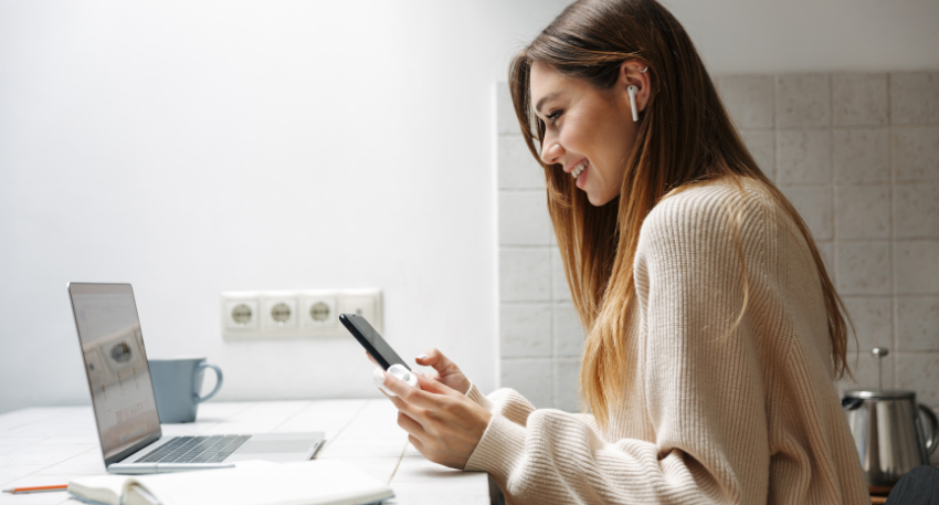 SQE _ Website images career clinic support _ Jan 2021 (2) young-woman-talking-on-the-phone-at-a-desk