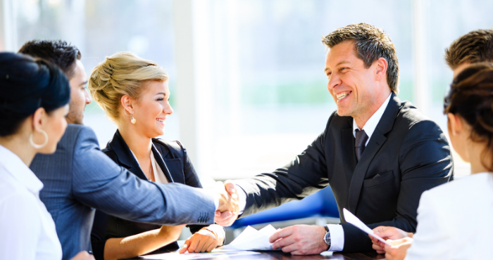 dual-qualified-lawyer-in-meeting-striking-deal
